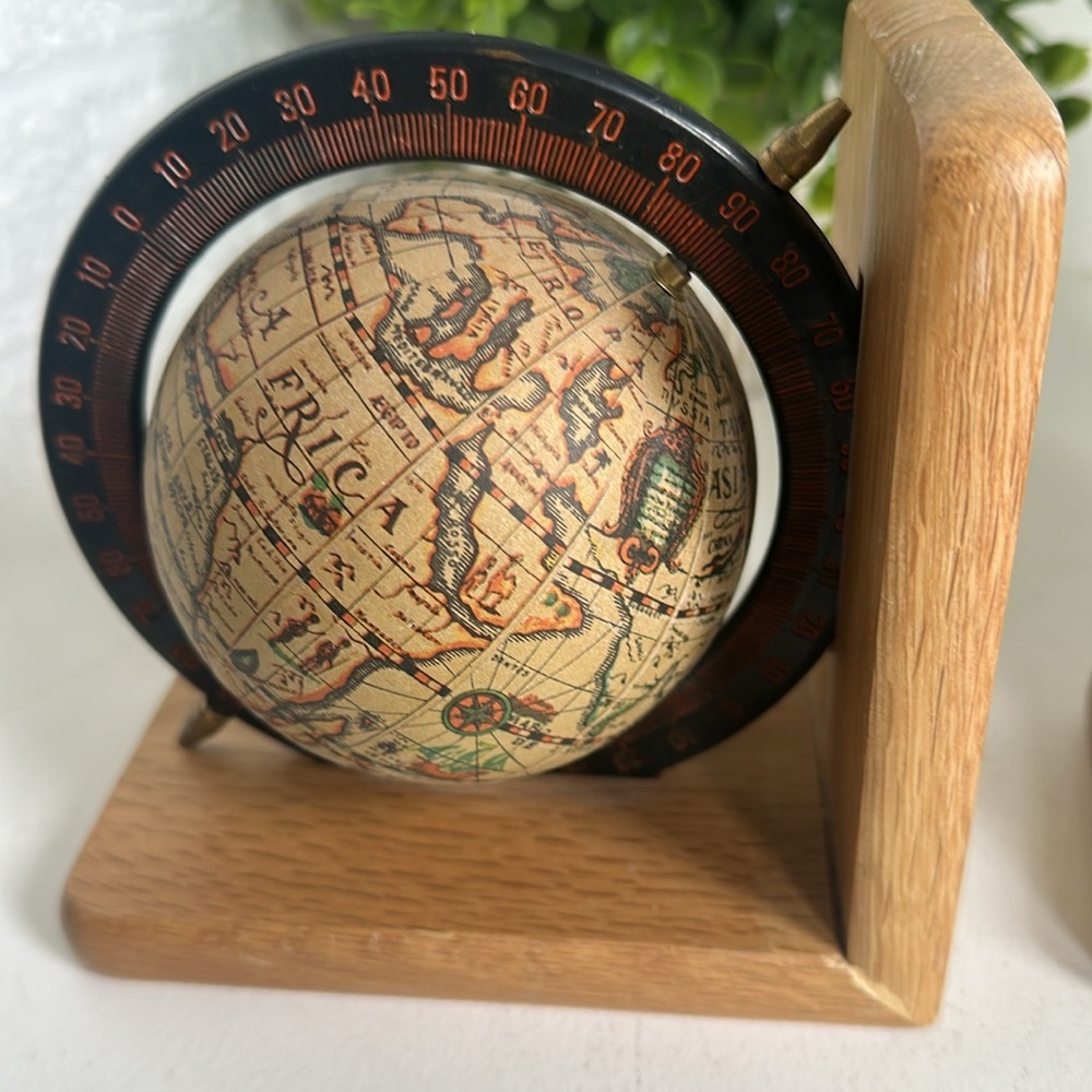 Vintage Globe Bookends with‎ Wooden Base. Bin D - Picture 5 of 5